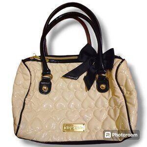 Betsey Johnson quilted heart shoulder bag